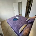 Beautiful 3 Rooms, Carre D 'or Daire