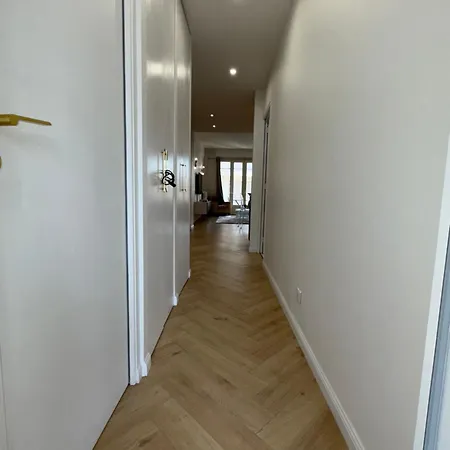 Beautiful 3 Rooms, Carre D 'or Daire