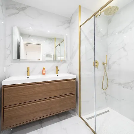 Beautiful 3 Rooms, Carre D 'or 公寓
