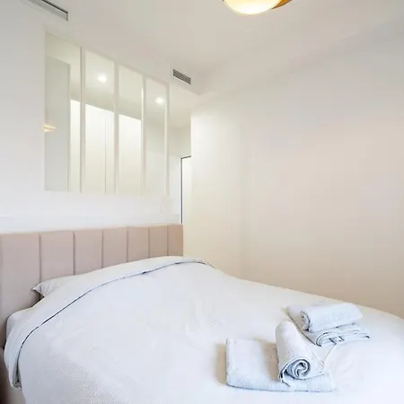 Beautiful 3 Rooms, Carre D 'or Daire