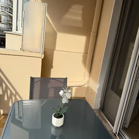 Apartamento Beautiful 3 Rooms, Carré D 'or