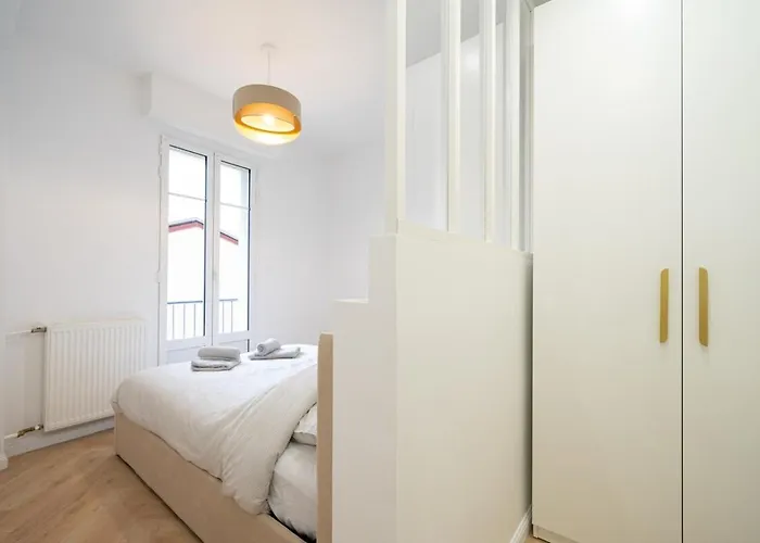 Beautiful 3 Rooms, Carre D 'or Apartament
