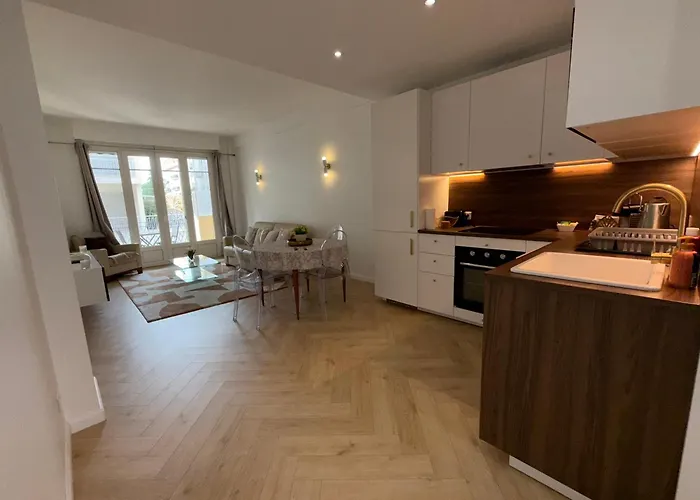 Beautiful 3 Rooms, Carre D 'or Apartament