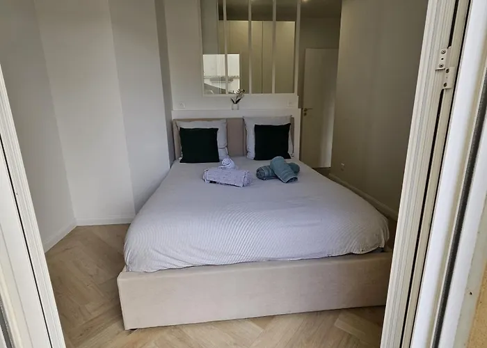 Apartament Beautiful 3 Rooms, Carre D 'or *
